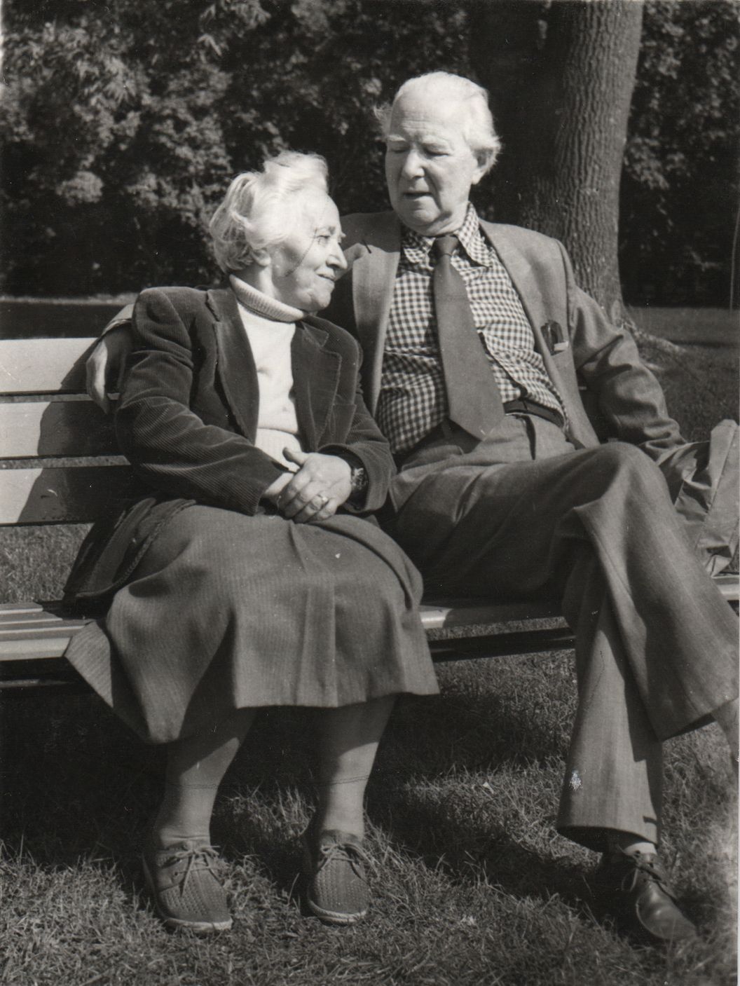 L.T. feleségével, Ibolyával (1906-1992)